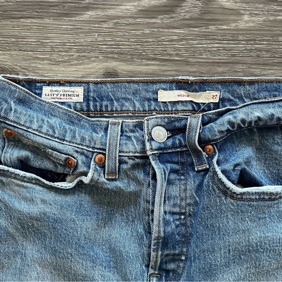 Levi's Blue Straight Leg Wedgie Jeans with Faded Wash - Picture 4 of 6